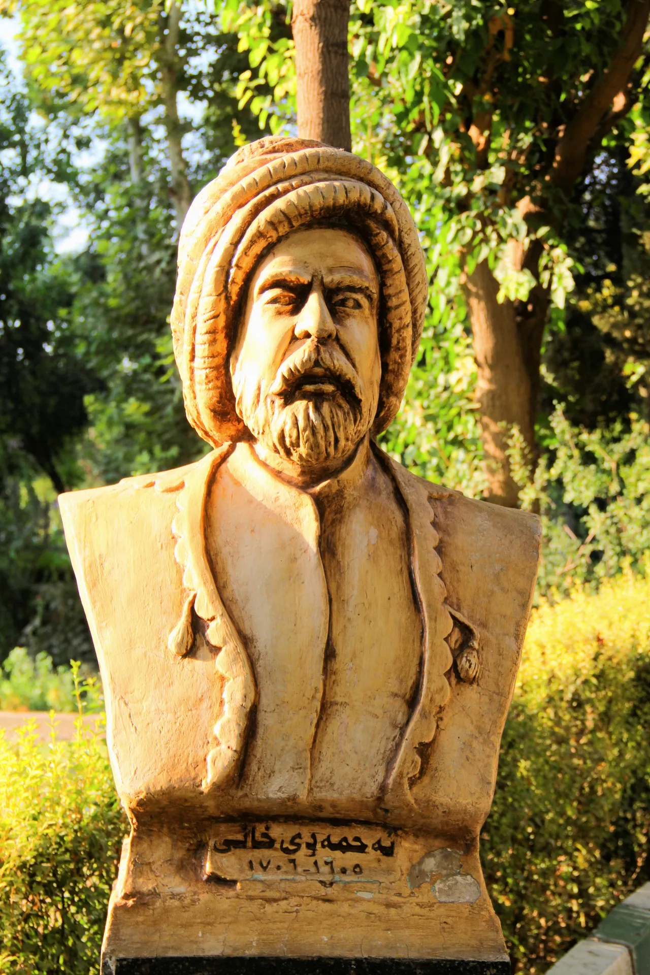 Statue of Ehmede Xani